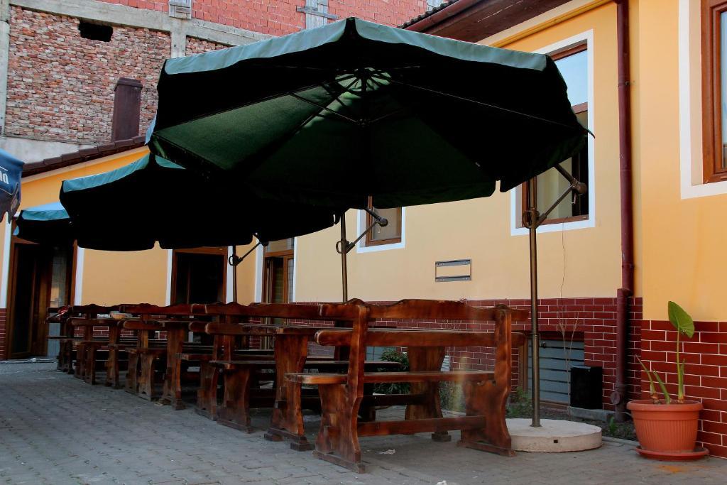 Pensiunea Timişoara Exteriör bild
